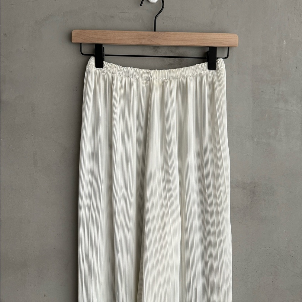 GOOD AMERICAN White Plisse Georgette Wide Leg Pleated Pants - Picture 7 of 10